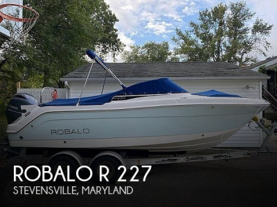 2015 Robalo R 227