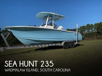 2018 Sea Hunt Ultra 235 SE