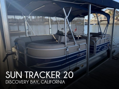 2018 Sun Tracker 20 DLX Party Barge