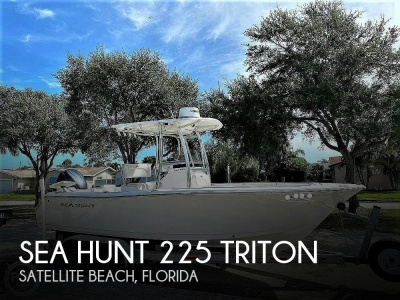 2012 Sea Hunt 225 Triton