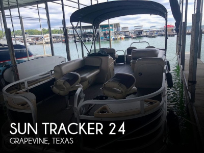2017 Sun Tracker XP3 Fishin' Barge