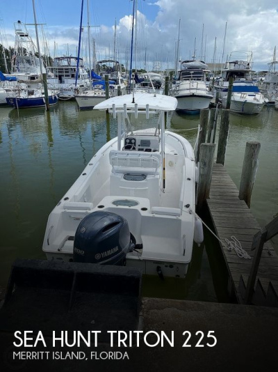 2014 Sea Hunt Triton 225