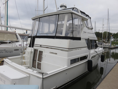 1997 Carver 400 Cockpit Motor Yacht