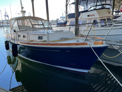 1998 Grand Banks Eastbay 38