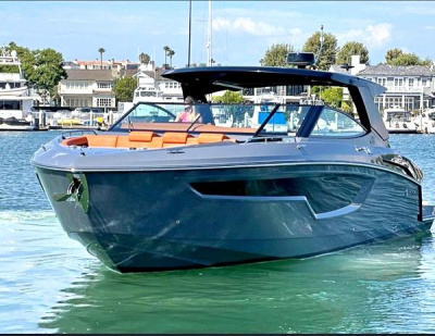 2022 Cruisers 38 GLS I/O