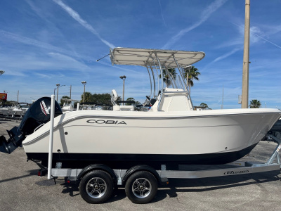 2023 Cobia 220 CC