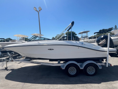 2020 Sea Ray 210 SPX