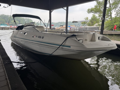 1997 Sea Ray Sundeck 240
