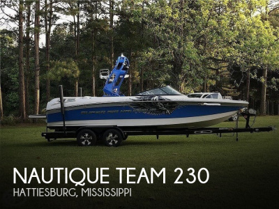 2011 Nautique Team 230