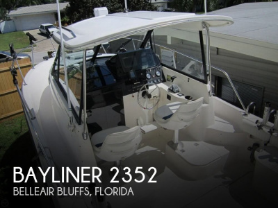 1997 Bayliner 2352 Trophy