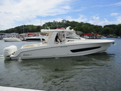 2019 Boston Whaler 420 Outrage