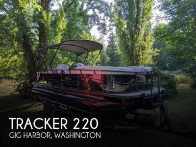 2017 Tracker Regency 220 LE3 Sport