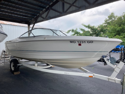 2000 Bayliner 2150 CAPRI