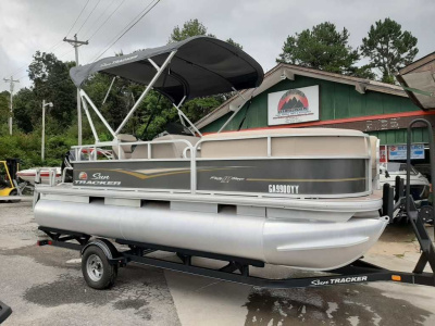 2021 Sun Tracker Party Barge® 18 DLX