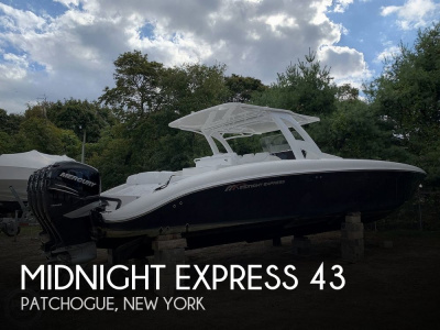 2016 Midnight Express 43 Center Console
